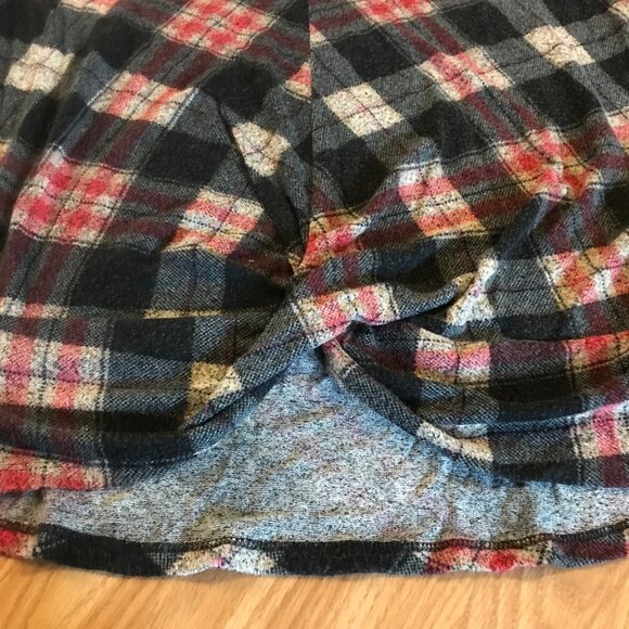24/7 Maurices Plaid Twist Front Top Womens XL Red Black - Picture 3 of 11